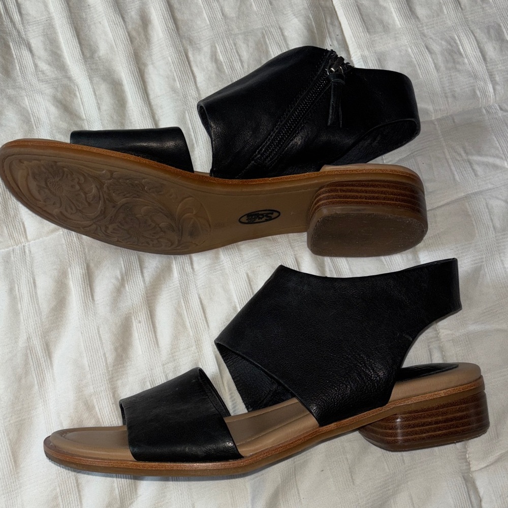 11M Softt Felicity Black Italian Leather Sandals- perfect with summer dresses - Picture 3 of 7